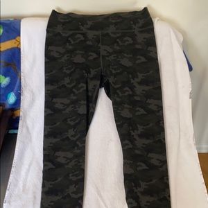 Fabletics Powerhold 7/8 Camo Legging High Waisted